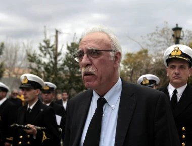 Βίτσας για προσφυγικό: Στις 10.000 ο αριθμός των προσφύγων που θα μείνουν στα νησιά